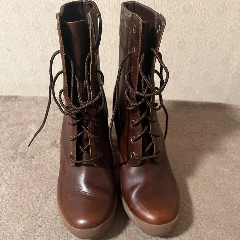 Heeled boots
